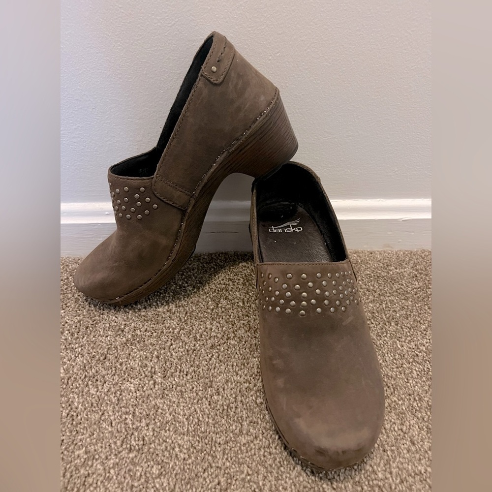 Dansko Mavis Womens Clogs 8 EU 39 Studded Leather Shoes Distressed Leather Boho